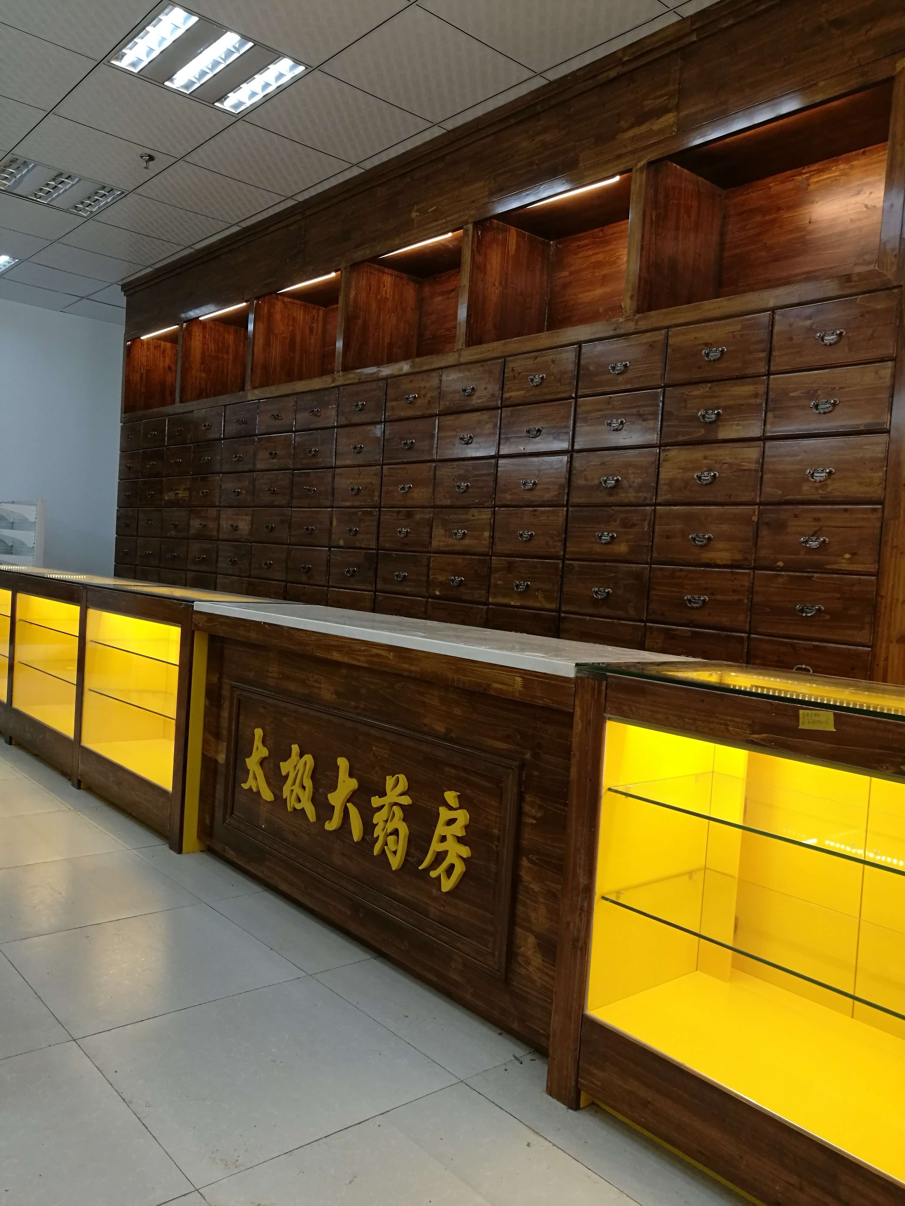 2026年重庆药房货柜定制 门店空间不合理 专业定制服务参考